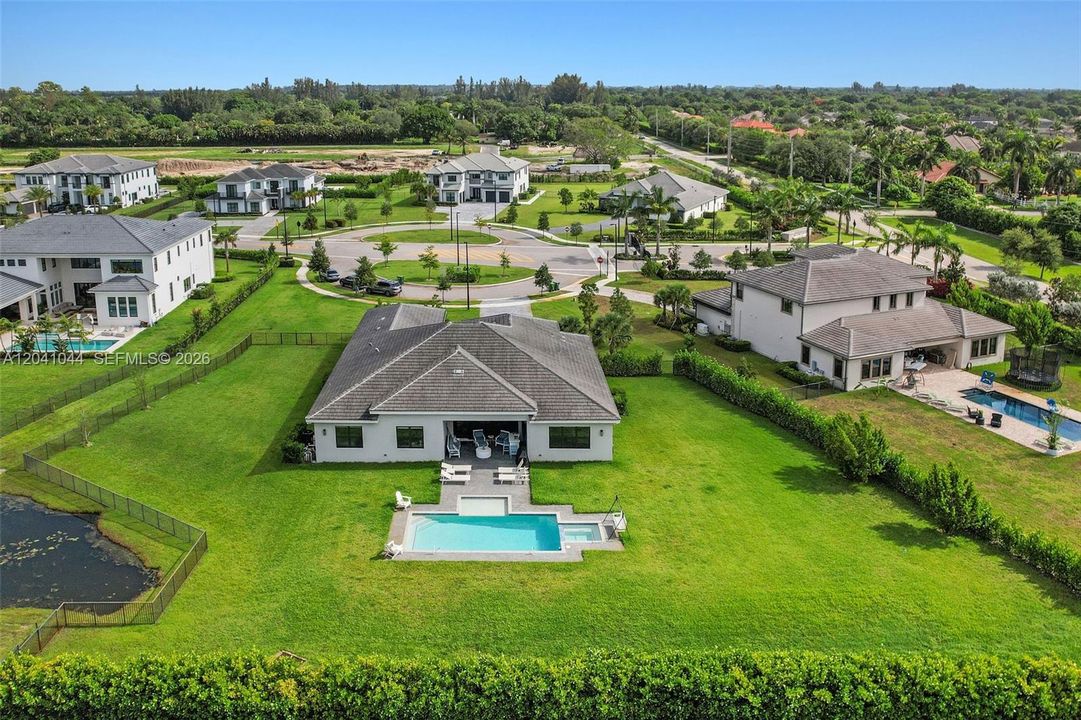 На продажу: $2,495,000 (4 спален, 4 ванн, 3640 Квадратных фут)