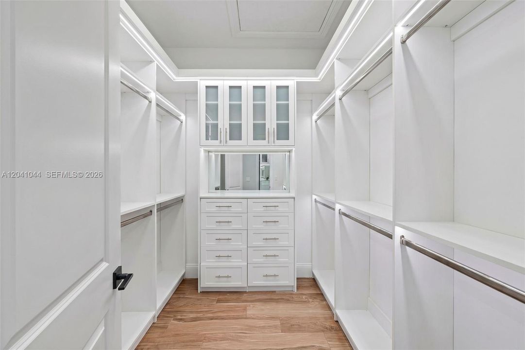 На продажу: $2,495,000 (4 спален, 4 ванн, 3640 Квадратных фут)
