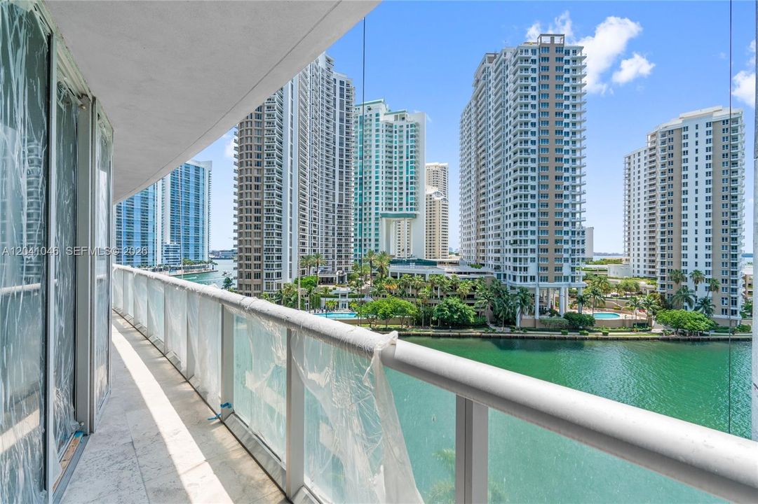 En Venta: $899,000 (2 camas, 2 baños, 1390 Pies cuadrados)