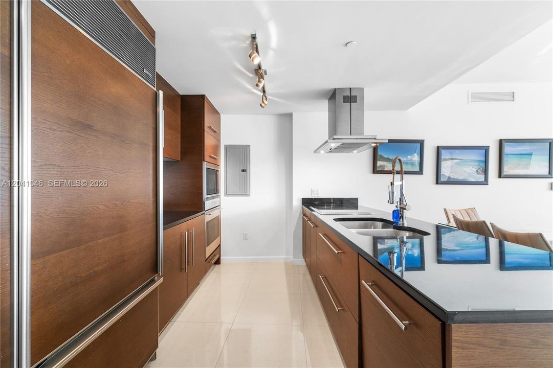 En Venta: $899,000 (2 camas, 2 baños, 1390 Pies cuadrados)