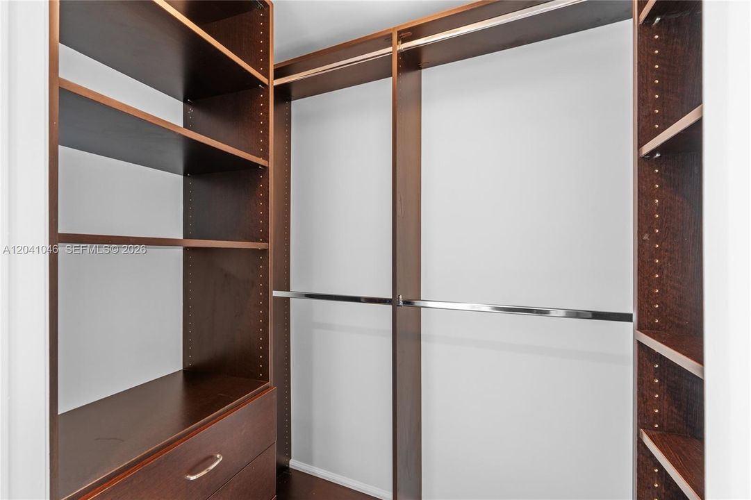 En Venta: $899,000 (2 camas, 2 baños, 1390 Pies cuadrados)