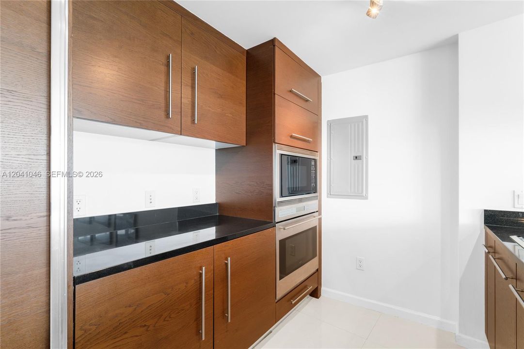 En Venta: $899,000 (2 camas, 2 baños, 1390 Pies cuadrados)