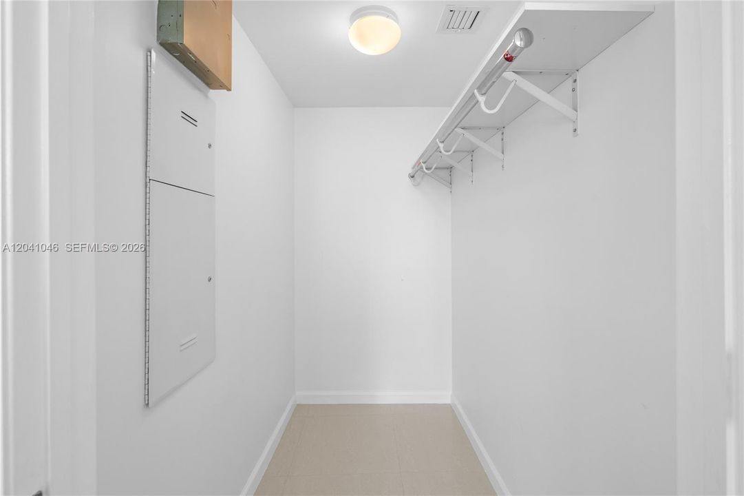 En Venta: $899,000 (2 camas, 2 baños, 1390 Pies cuadrados)