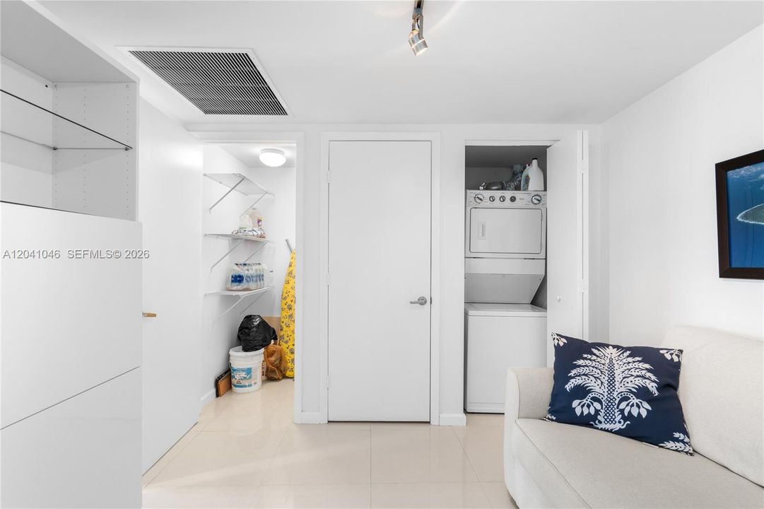 En Venta: $899,000 (2 camas, 2 baños, 1390 Pies cuadrados)
