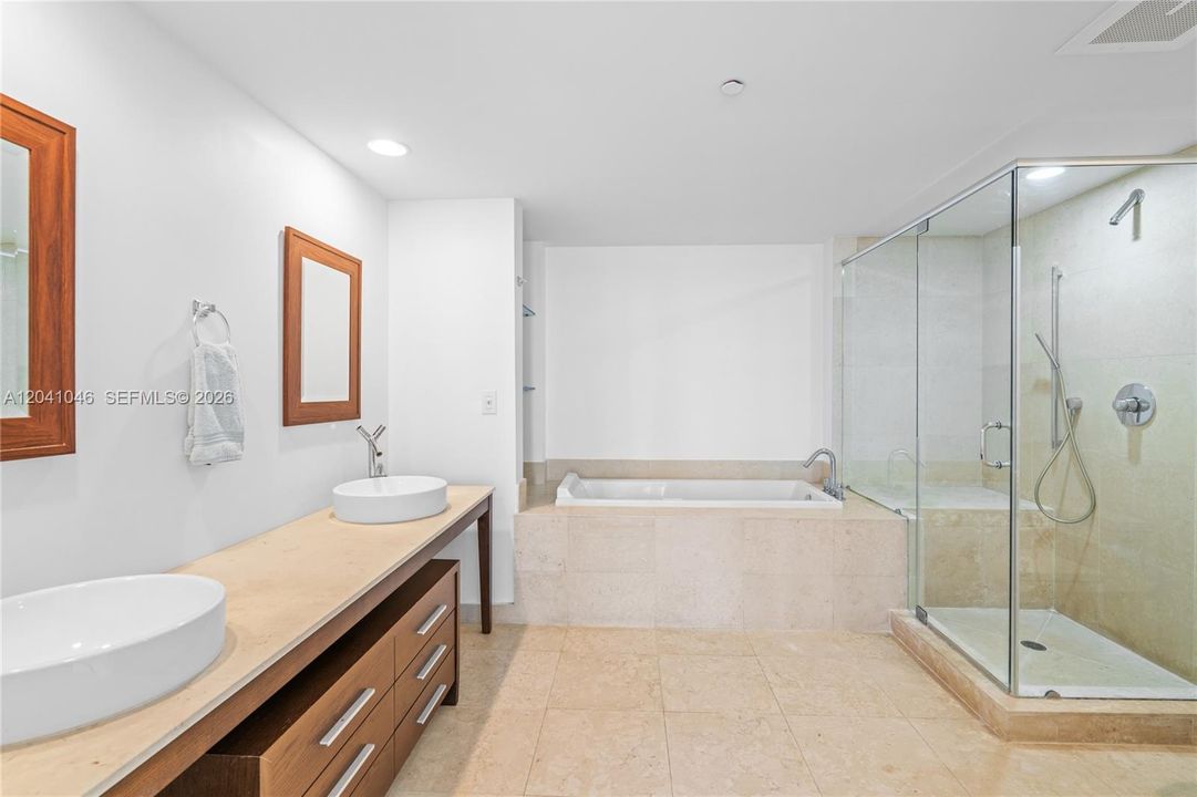 En Venta: $899,000 (2 camas, 2 baños, 1390 Pies cuadrados)