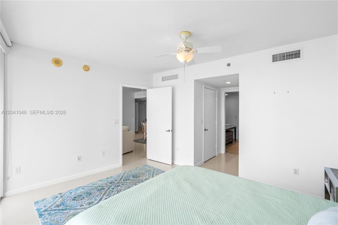 En Venta: $899,000 (2 camas, 2 baños, 1390 Pies cuadrados)