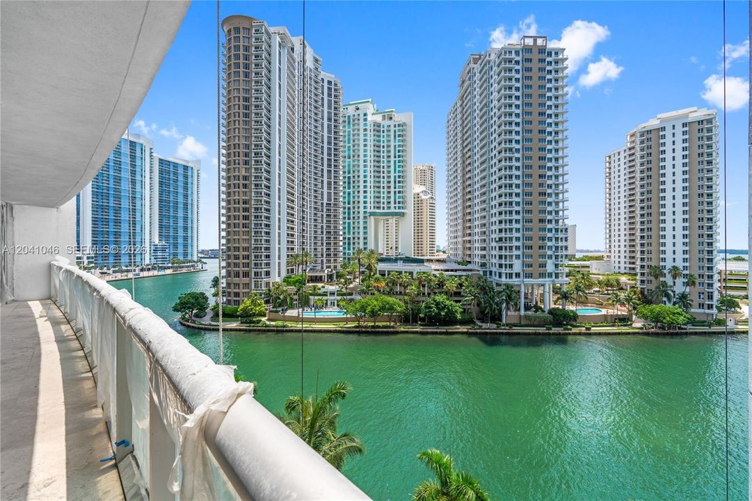 En Venta: $899,000 (2 camas, 2 baños, 1390 Pies cuadrados)