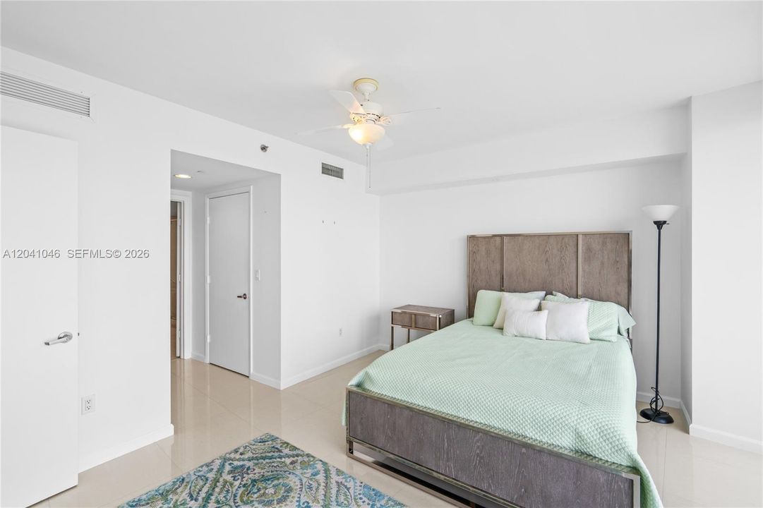 En Venta: $899,000 (2 camas, 2 baños, 1390 Pies cuadrados)
