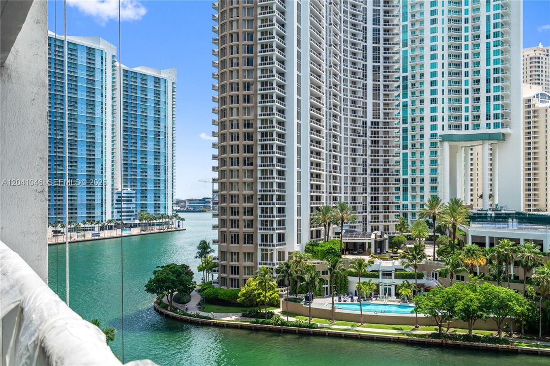 En Venta: $899,000 (2 camas, 2 baños, 1390 Pies cuadrados)