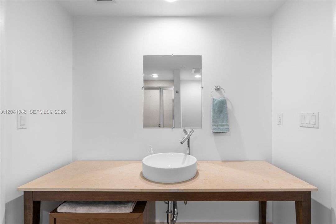 En Venta: $899,000 (2 camas, 2 baños, 1390 Pies cuadrados)