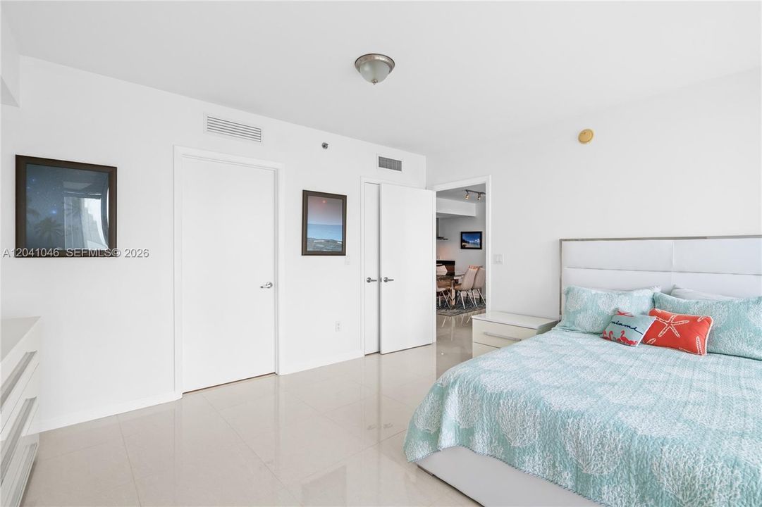 En Venta: $899,000 (2 camas, 2 baños, 1390 Pies cuadrados)