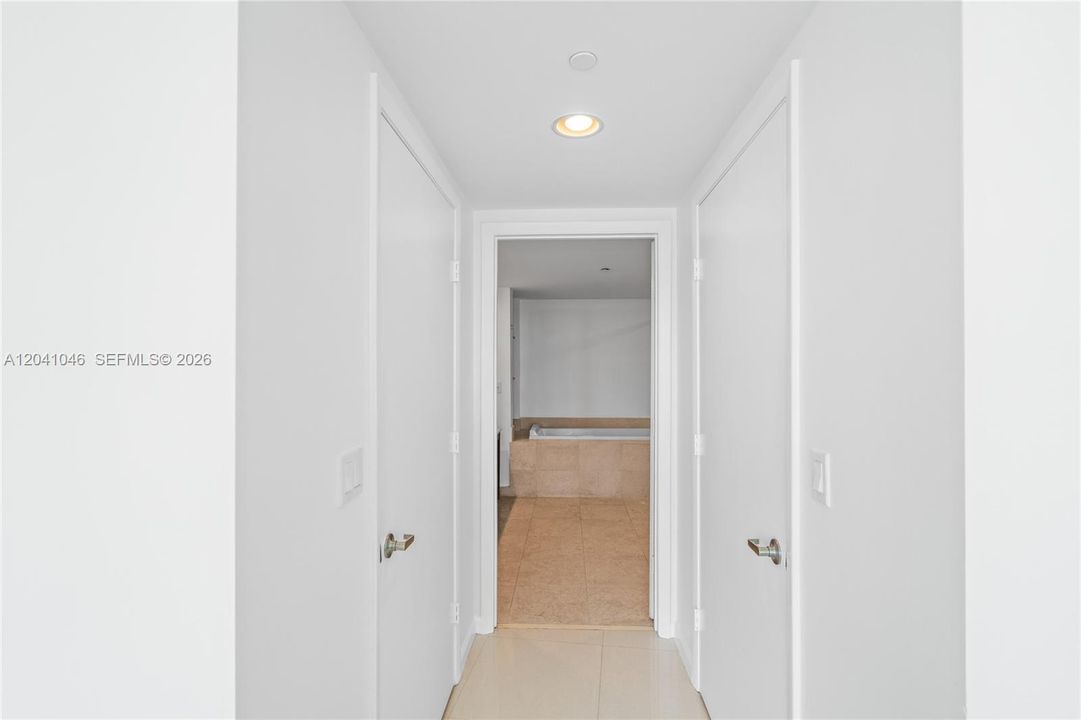En Venta: $899,000 (2 camas, 2 baños, 1390 Pies cuadrados)