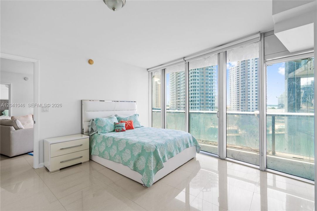 En Venta: $899,000 (2 camas, 2 baños, 1390 Pies cuadrados)