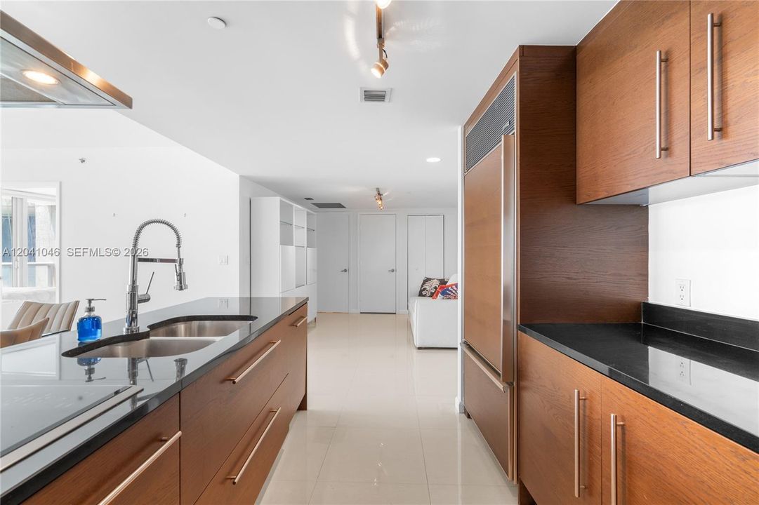 En Venta: $899,000 (2 camas, 2 baños, 1390 Pies cuadrados)