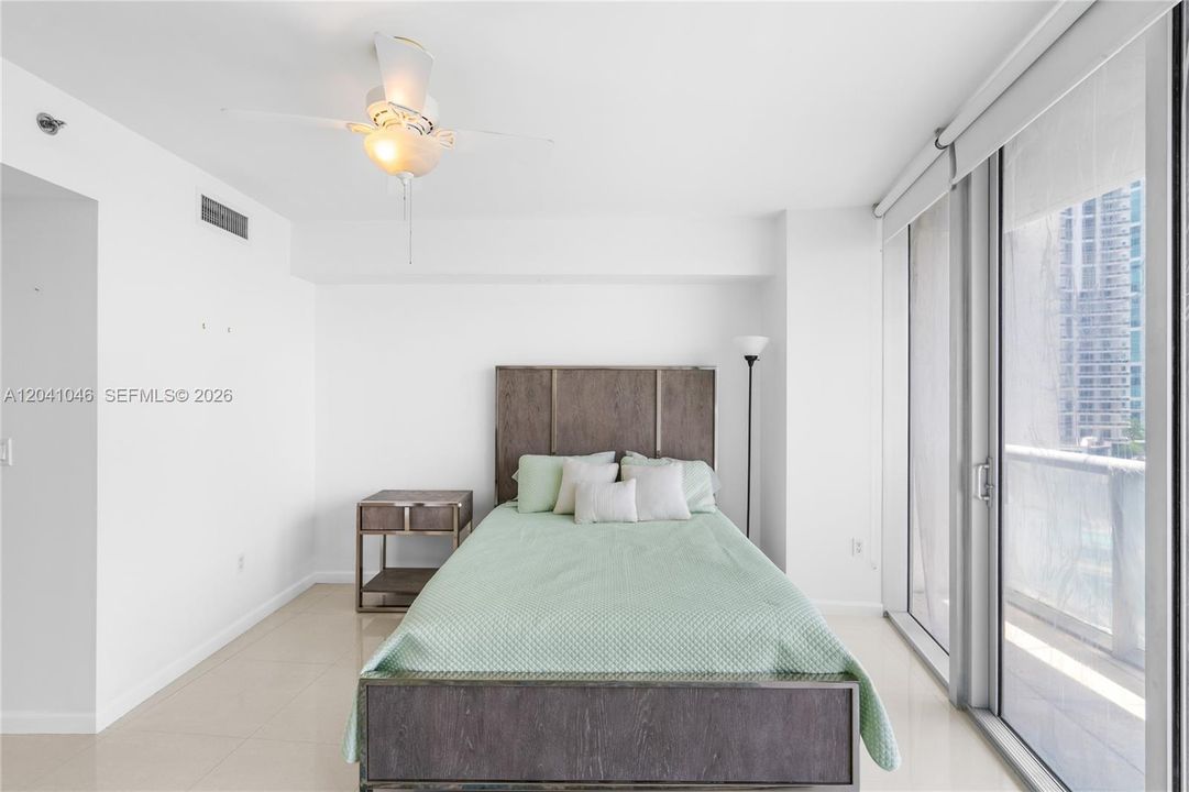 En Venta: $899,000 (2 camas, 2 baños, 1390 Pies cuadrados)
