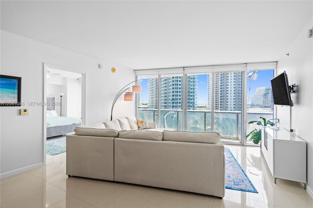 En Venta: $899,000 (2 camas, 2 baños, 1390 Pies cuadrados)
