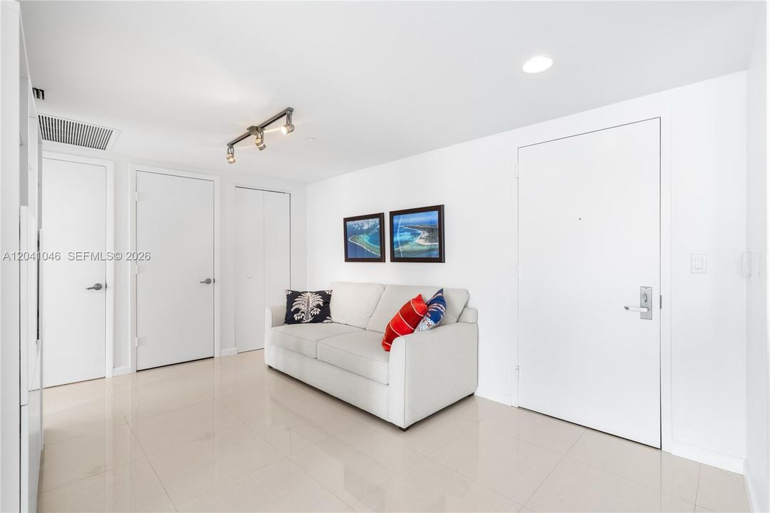 En Venta: $899,000 (2 camas, 2 baños, 1390 Pies cuadrados)