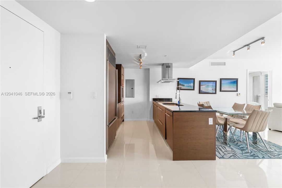 En Venta: $899,000 (2 camas, 2 baños, 1390 Pies cuadrados)