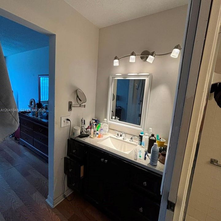 For Sale: $99,900 (2 beds, 2 baths, 1030 Square Feet)