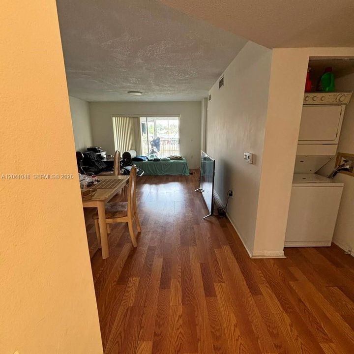 For Sale: $99,900 (2 beds, 2 baths, 1030 Square Feet)