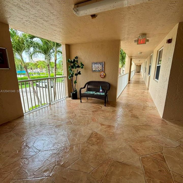 For Sale: $99,900 (2 beds, 2 baths, 1030 Square Feet)