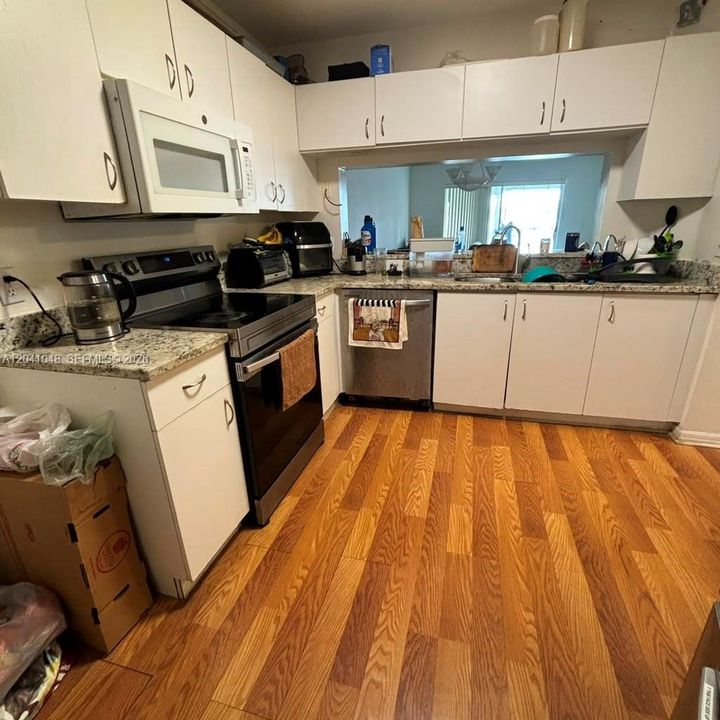 For Sale: $99,900 (2 beds, 2 baths, 1030 Square Feet)
