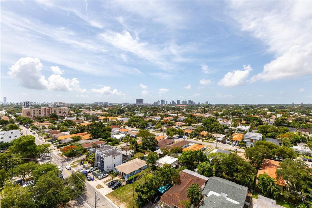 For Sale: $415,000 (2 beds, 2 baths, 828 Square Feet)