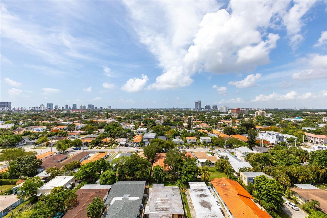 For Sale: $415,000 (2 beds, 2 baths, 828 Square Feet)