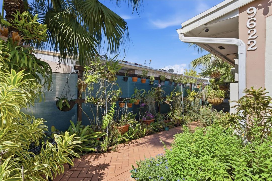 For Sale: $530,000 (3 beds, 2 baths, 1154 Square Feet)