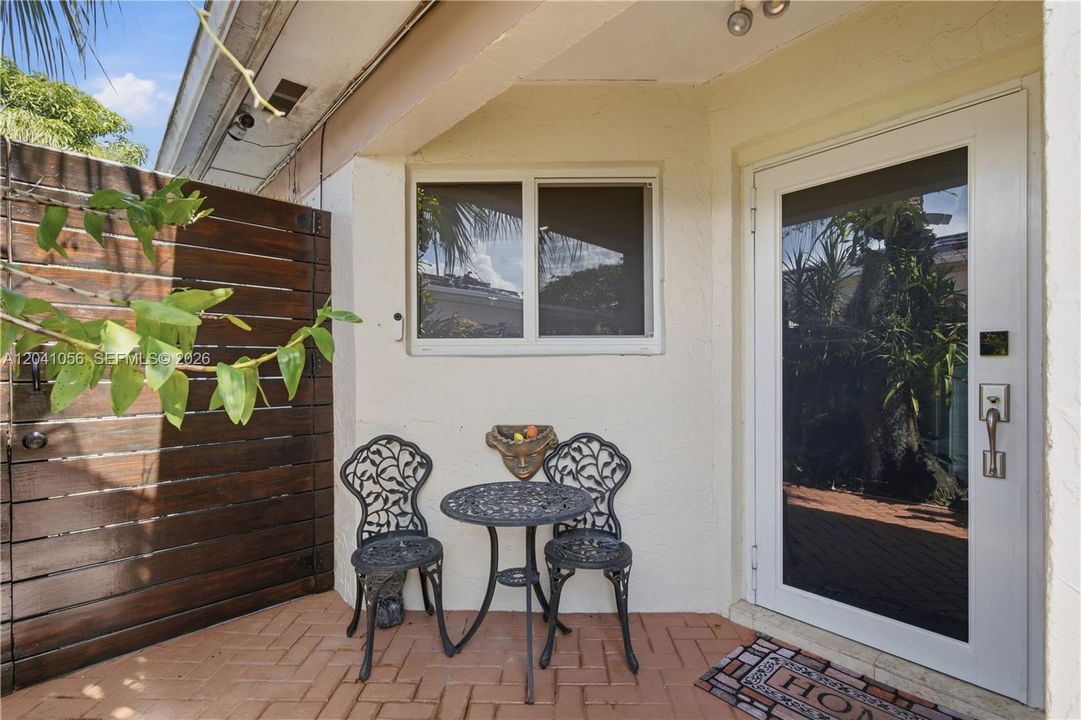 For Sale: $530,000 (3 beds, 2 baths, 1154 Square Feet)