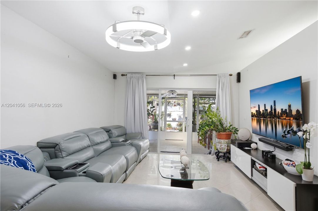 For Sale: $530,000 (3 beds, 2 baths, 1154 Square Feet)