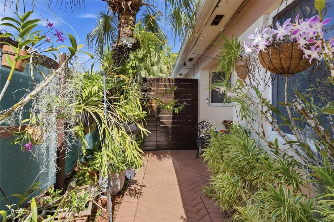 For Sale: $530,000 (3 beds, 2 baths, 1154 Square Feet)