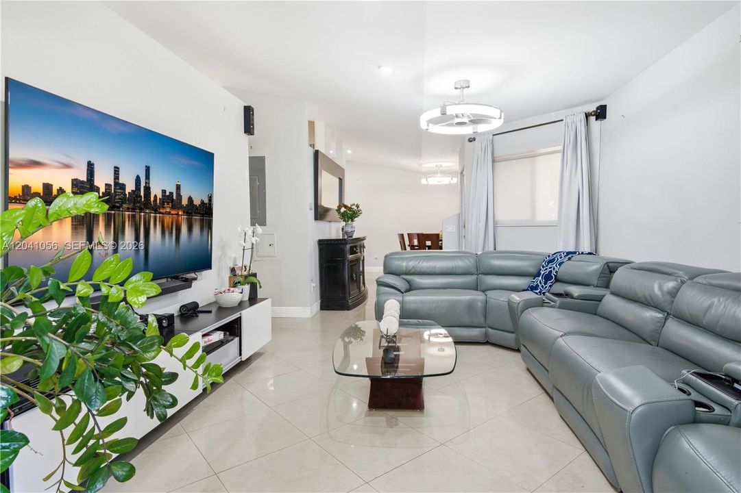 For Sale: $530,000 (3 beds, 2 baths, 1154 Square Feet)