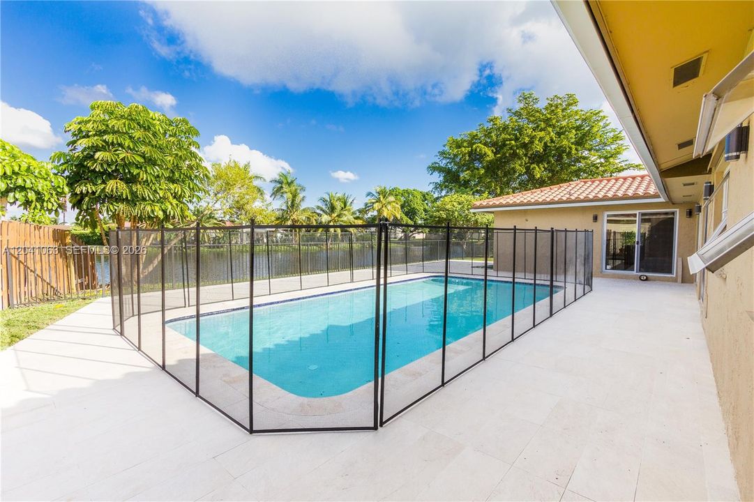 En Renta: $8,950 (5 camas, 3 baños, 2550 Pies cuadrados)