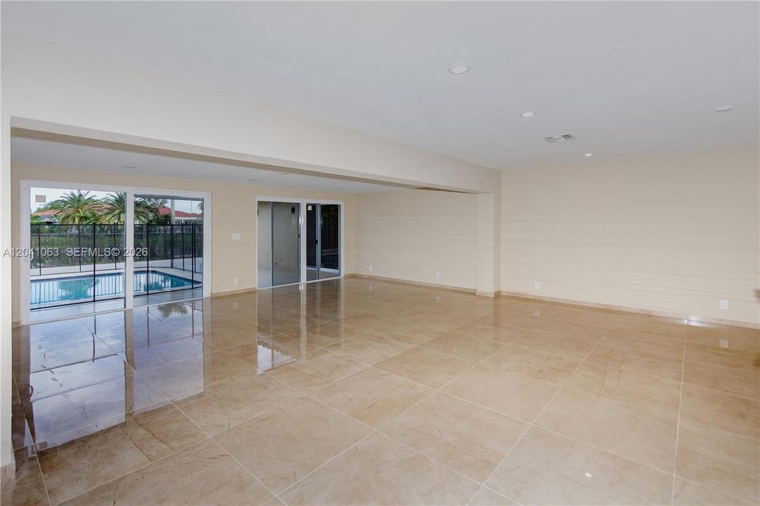 En Renta: $8,950 (5 camas, 3 baños, 2550 Pies cuadrados)
