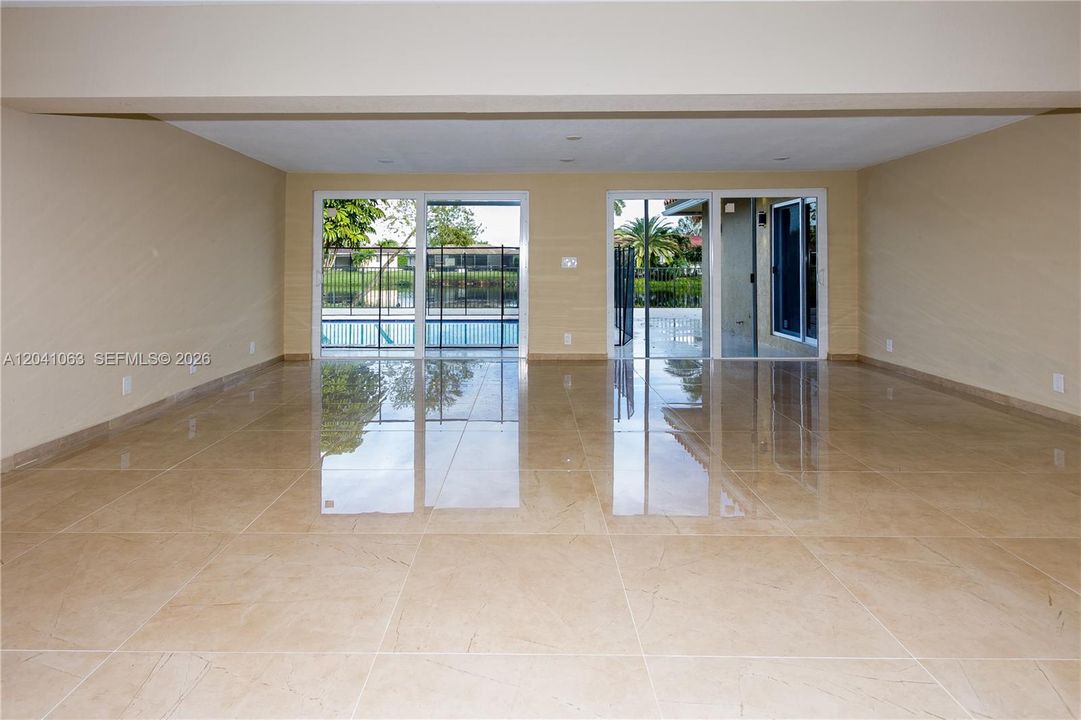 En Renta: $8,950 (5 camas, 3 baños, 2550 Pies cuadrados)