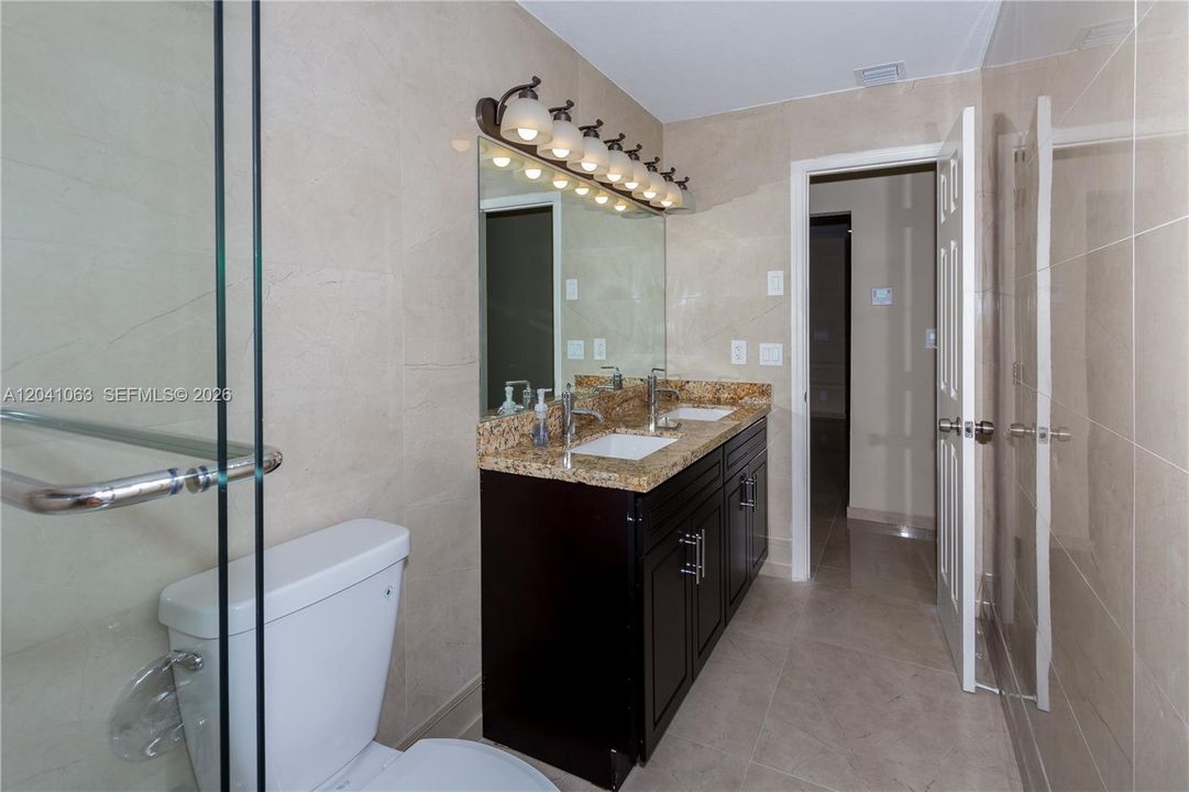 En Renta: $8,950 (5 camas, 3 baños, 2550 Pies cuadrados)