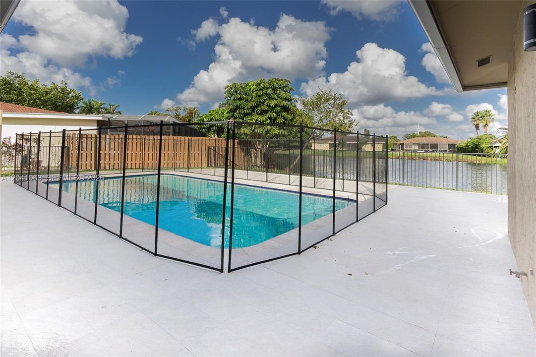 En Renta: $8,950 (5 camas, 3 baños, 2550 Pies cuadrados)
