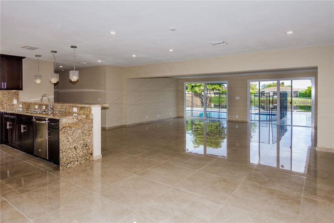 En Renta: $8,950 (5 camas, 3 baños, 2550 Pies cuadrados)