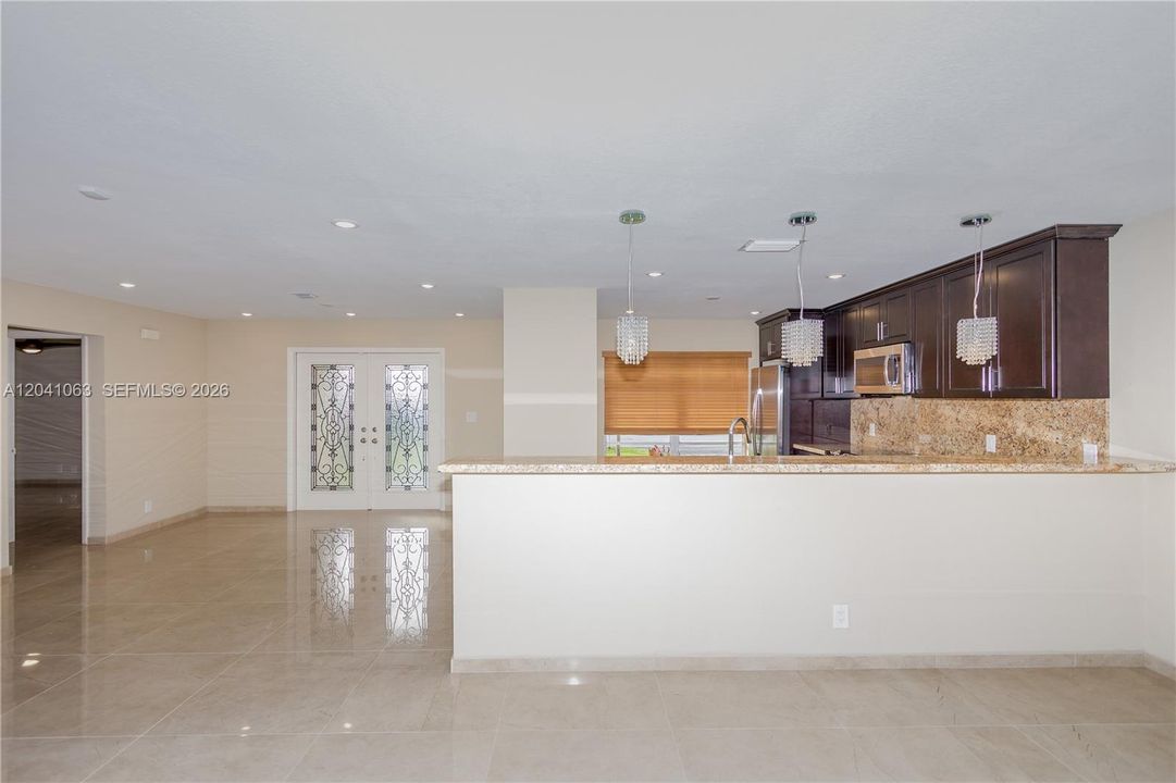 En Renta: $8,950 (5 camas, 3 baños, 2550 Pies cuadrados)