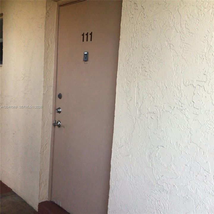 For Rent: $1,550 (1 beds, 1 baths, 720 Square Feet)