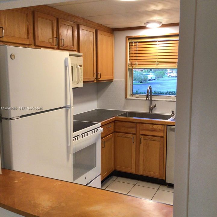 For Rent: $1,550 (1 beds, 1 baths, 720 Square Feet)