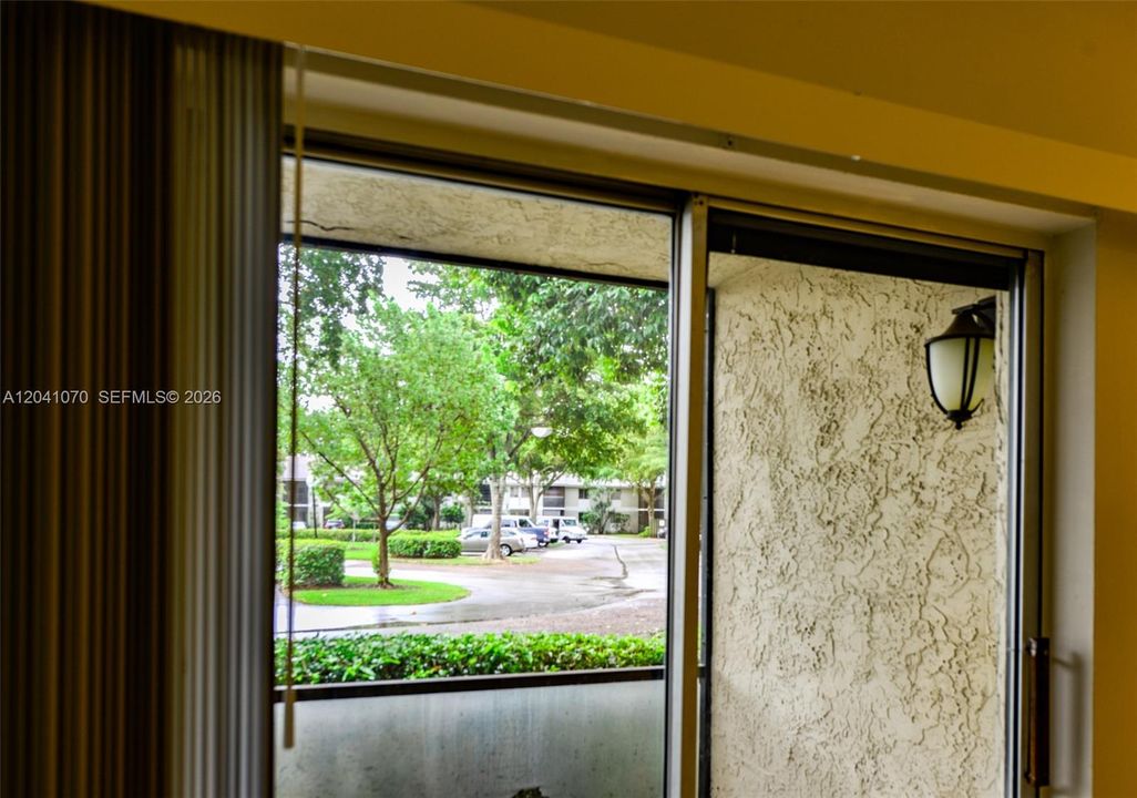 For Rent: $1,875 (2 beds, 1 baths, 830 Square Feet)