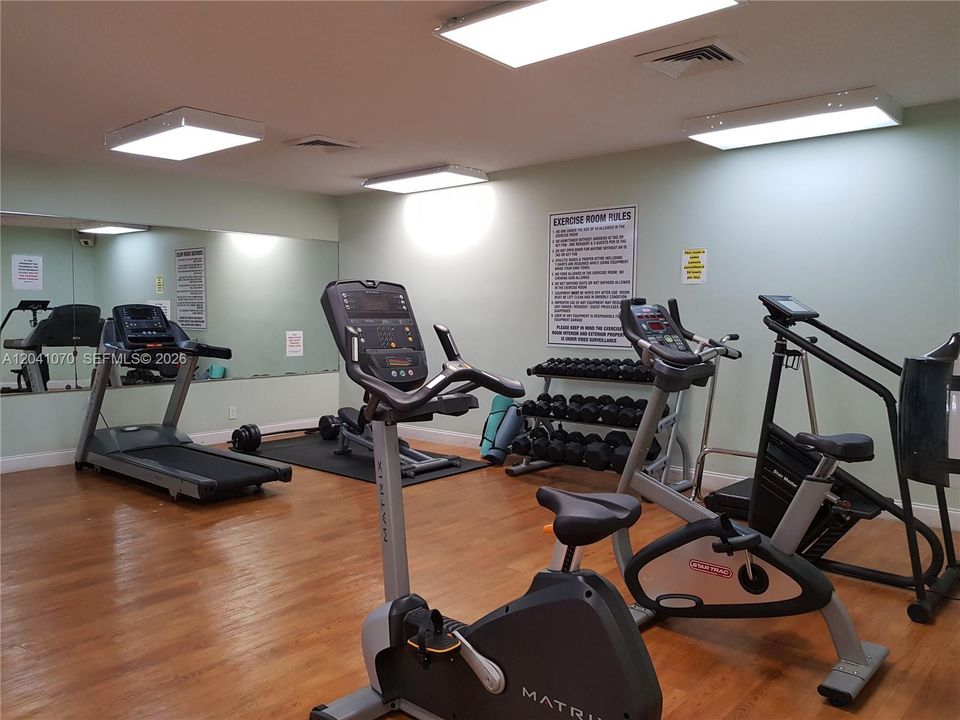 For Rent: $1,875 (2 beds, 1 baths, 830 Square Feet)