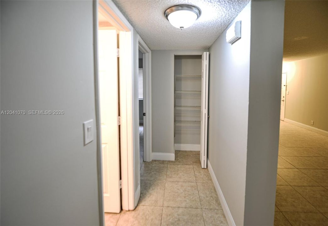 For Rent: $1,875 (2 beds, 1 baths, 830 Square Feet)