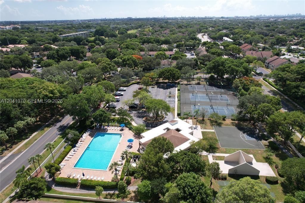 For Rent: $1,875 (2 beds, 1 baths, 830 Square Feet)