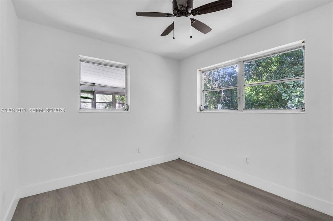 For Rent: $3,000 (2 beds, 1 baths, 884 Square Feet)