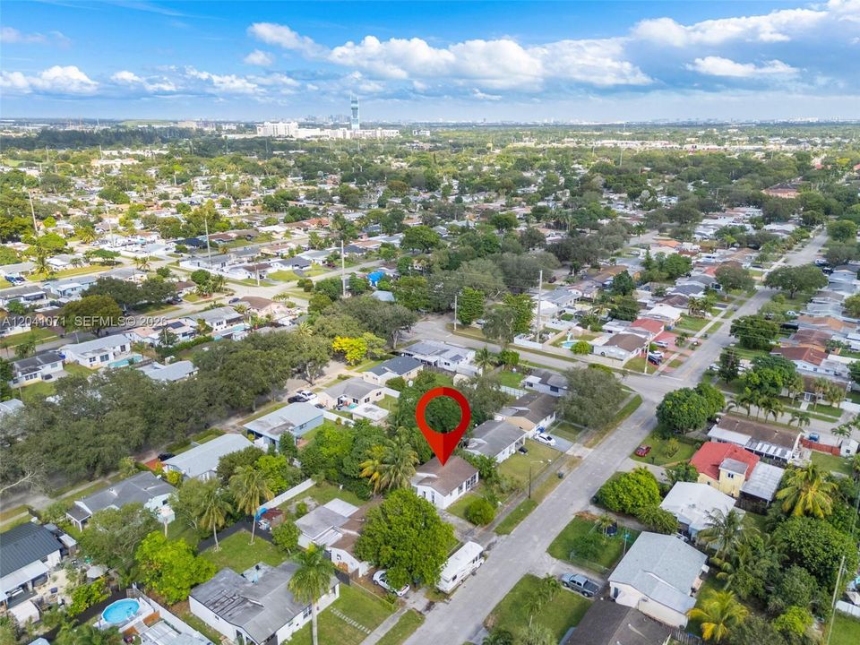 For Rent: $3,000 (2 beds, 1 baths, 884 Square Feet)