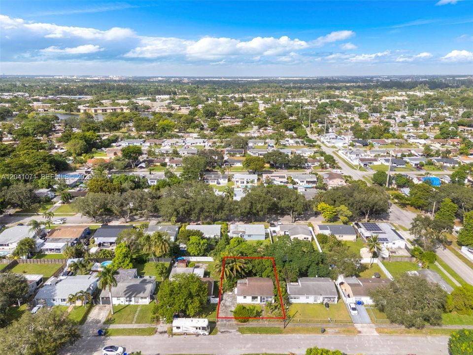 For Rent: $3,000 (2 beds, 1 baths, 884 Square Feet)