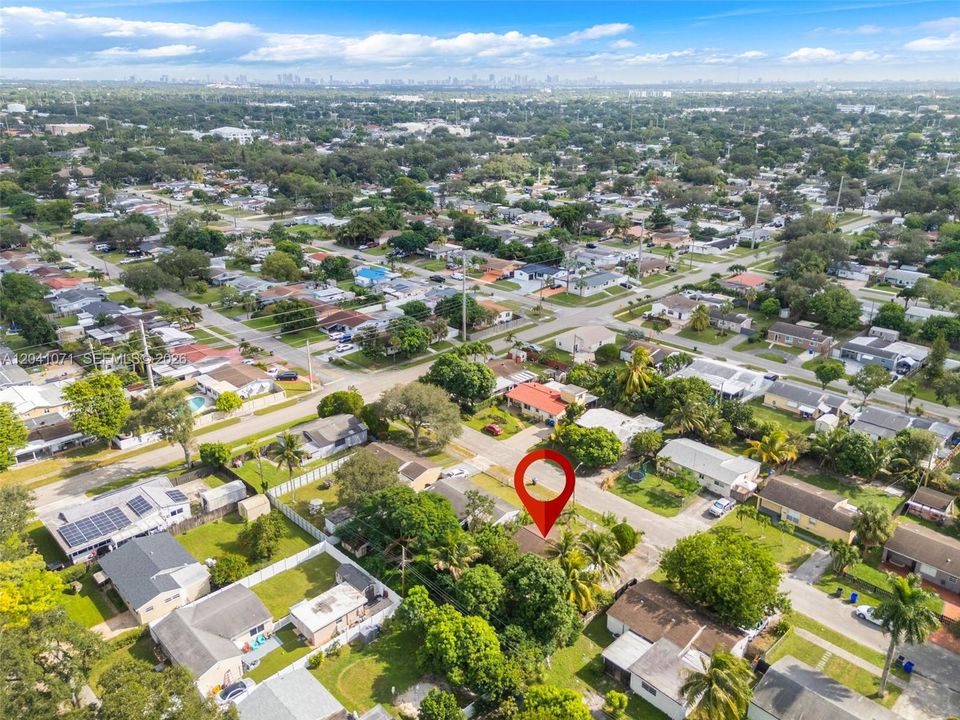 For Rent: $3,000 (2 beds, 1 baths, 884 Square Feet)